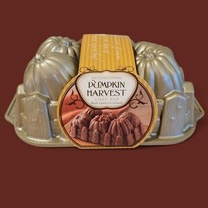 Williams Sonoma Pumpkin Harvest Loaf Pan by Nordic‎ Ware